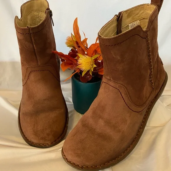 UGG SUEDE NEEVAH ANKLE BOOTS SN 1003421 Brown – size 9 - Picture 2 of 16